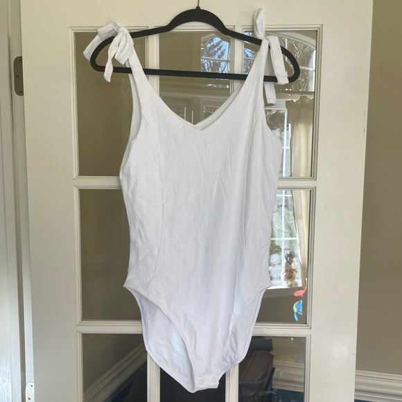 Old Navy Tie-Shoulder V-Neck Rib-Knit Bodysuit - Picture 3 of 4